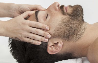 сеансы массажа для шеи и головы у мужчин